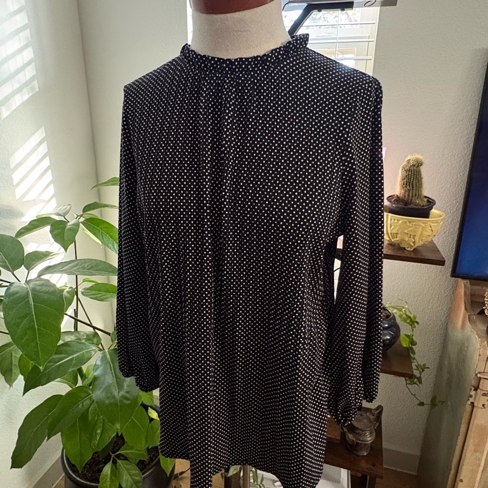 Adrianna Papell Black and White Polka Dot  Blouse szSM